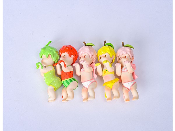 エナメル人形と樹脂玩具の違いは何ですか。